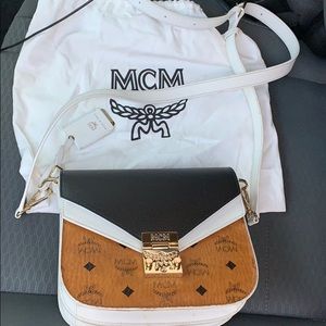 MCM Cross over bag